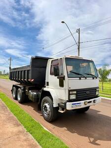 Caminhão Ford Cargo 2425