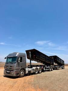 Caminhão Mercedes-Benz Actros 2651 + RODO-CAÇAMBA