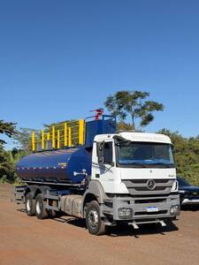 Caminhão Mercedes-Benz Axor 3344