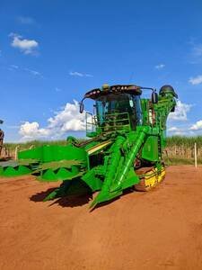 Colhedora de Cana John Deere CH 570