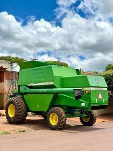 Colheitadeira John Deere 1550