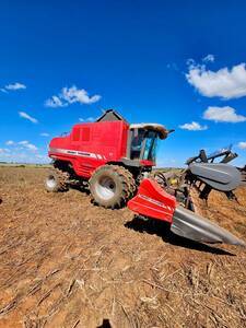 Colheitadeira Massey Ferguson 6690