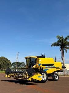 Colheitadeira New Holland TC 5090