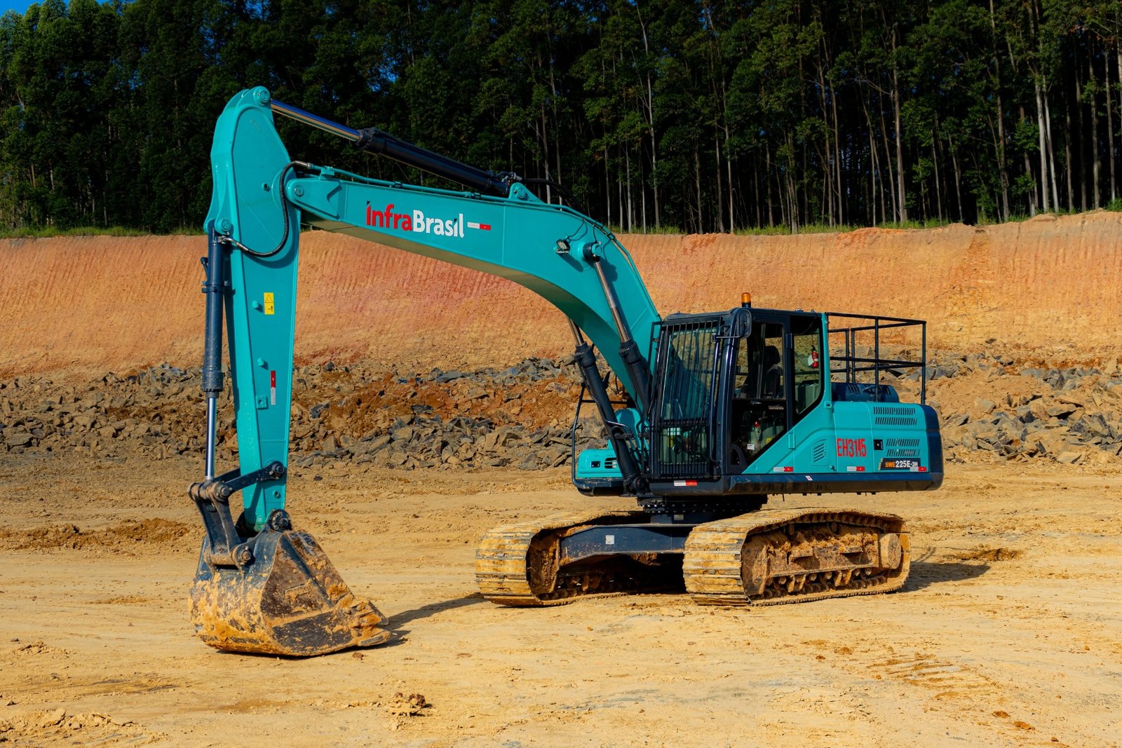 Escavadeira Hidráulica Sunward SWE225E-3H 22t