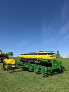 Plantadeira John Deere 2113 CCS (à vácuo)