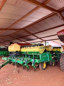 Plantadeira John Deere 2122 CCS