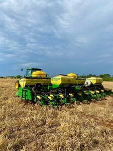 Plantadeira John Deere 2122 CCS (à vácuo)