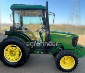 Trator John Deere 5075E ano 2015