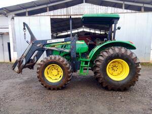Trator John Deere 5090E