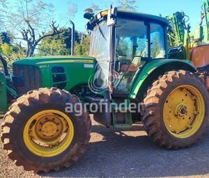 Trator John Deere 6110J ano 2015