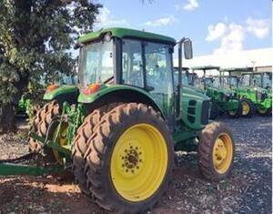 Trator John Deere 6115 J (MARl)