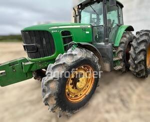 Trator John Deere 6145J ano 2011