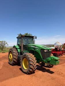 Trator John Deere 7205j