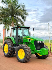 Trator John Deere 7225J