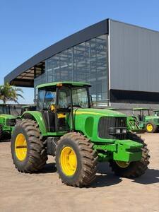 Trator John Deere 7515