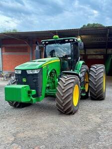 Trator John Deere 8270R