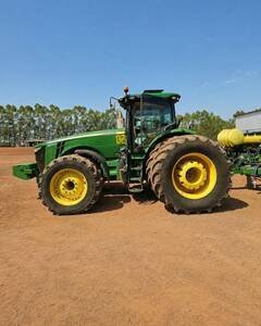 Trator John Deere 8335R