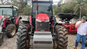 Trator Massey Ferguson modelo 6714